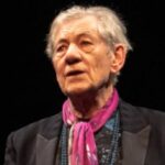 Ієн Маккеллен задекламував вірш Дроня до четвертої річниці великої…