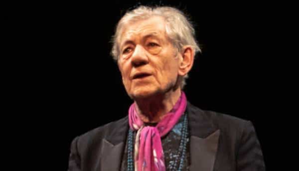 Ієн Маккеллен задекламував вірш Дроня до четвертої річниці великої війни Росії в…