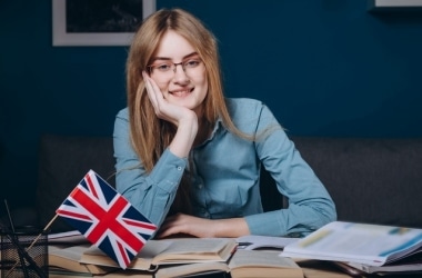 Англійська в Україні 2026: індивідуально чи самому?