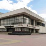 Очільник держави відзначив митців Франківського драмтеатру почесними званнями.