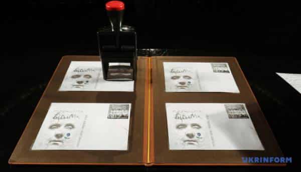 Укрпошта і Франківський театр презентували марку «Конотопська чаклунка»