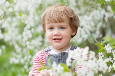 Розпізнаємо прикмети весни з малюками.
