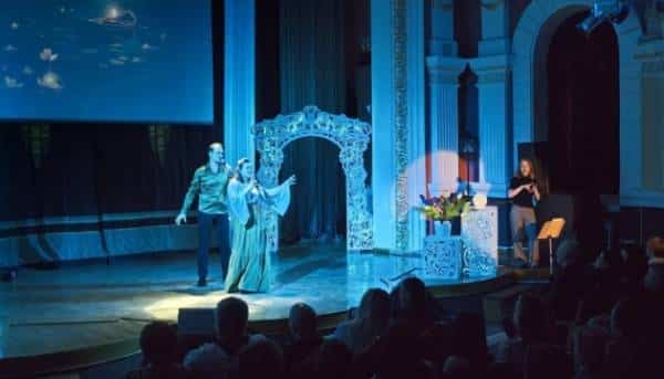 Сумська філармонія дебютувала з пісенним концертом у жестовому перекладі.