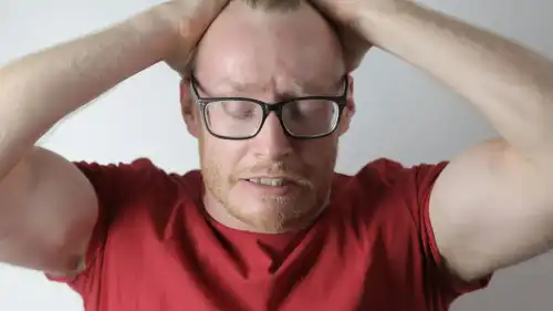 Фронтальна камера реальності: чому нам так складно дивитися на себе без фільтрів