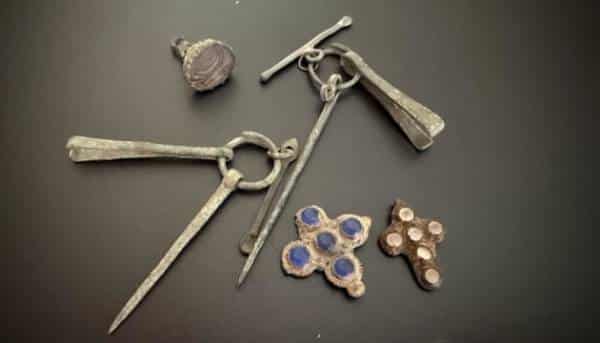 З України поштою пробували переслати 39 старовинних артефактів VIII-XX століть.