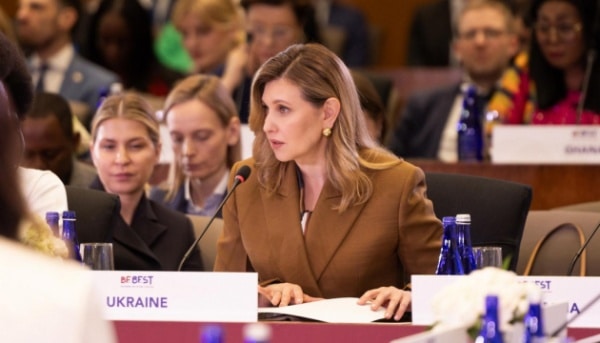 Олена Зеленська виступила у Вашингтоні на саміті освітньої коаліції під егідою Меланії…