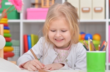 Оздоби весни: трафарети для прикрашання вікон, дверей, шкільної дошки