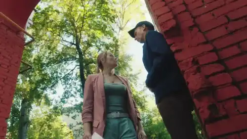 Може, зі мною щось не так? Молода дівчина запитала психолога, чому з нею постійно знайомляться літні чоловіки