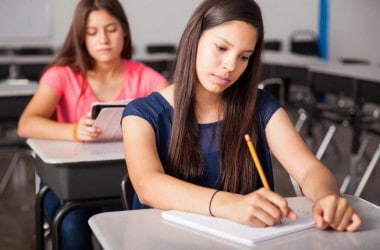 Перевірка на предмет недозволених предметів на НМТ