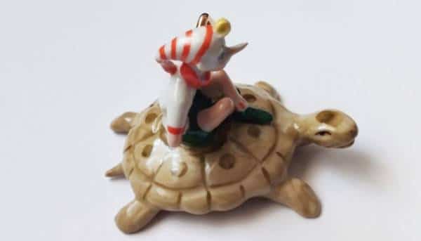 Херсонський арт-музей поповнився конфіскатом: порцеляновою мініатюрою від Київської митниці.