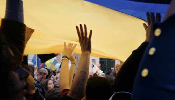 Половина українців підтримують проведення референдуму щодо мирної угоди