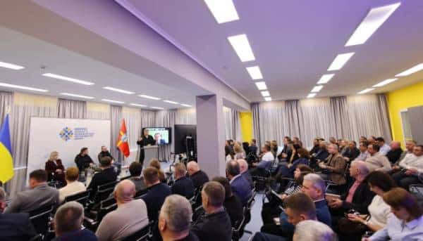 В Житомирі члени Конгресу місцевих та регіональних влад обговорили державну політику у сфері освіти