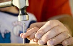 Чи потрібно вчити сина чоловічої роботи?