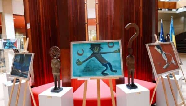 У Раді Європи презентували експозицію львівського студента-митця про війну в Україні.