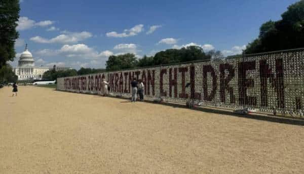 У Вашингтоні встановили 20 тисяч плюшевих ведмедиків на підтримку викрадених Росією українських&hellip;