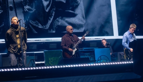 Гітару Oasis з підписами продано на торгах за $96 тисяч.