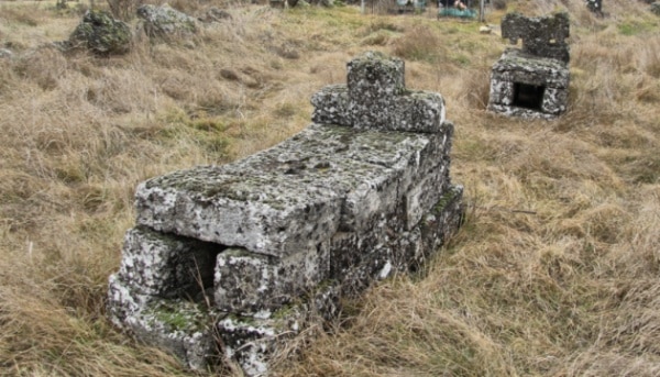 На Одещині знайшли давній козацький цвинтар з унікальними кам’яними домовинами.