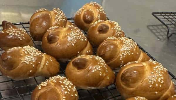 Чуєте чи дрімаєте — відгукніться та дайте крашанку!