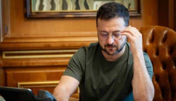 Очільник держави виділив кошти 14 юним авторам та митцям