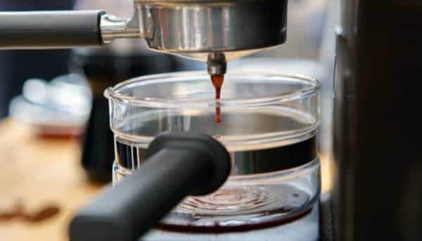 Дві-три чашки кави на день пов’язують зі зниженням ризику психічних розладів