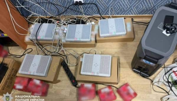 Поліція викрила угруповання, яке організувало ботоферму для вимагання «криптоборгів»