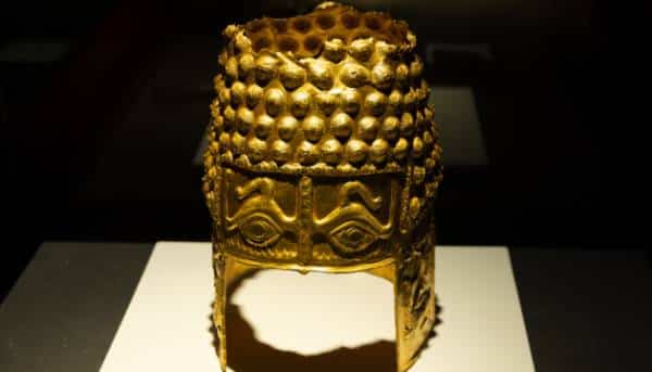 Румунська збірка артефактів: Золотий шолом, викрадений з нідерландського музею, знайдено.