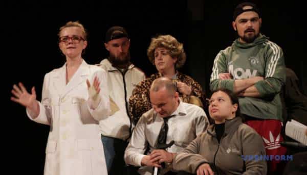 Драматерапія: сцена як підтримка для ветеранів у подоланні воєнного минулого