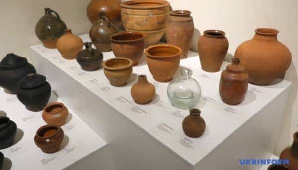 Київ приймає дві експозиції про врятовані реліквії Чорнобильської зони