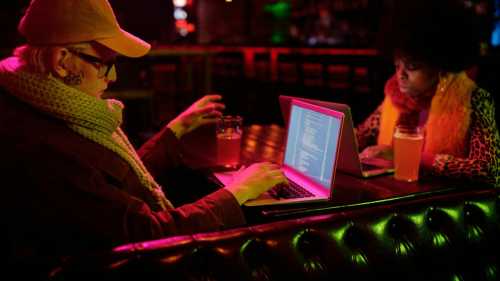 Чому ми добровільно здаємо власну свідомість чат-ботам і що залишається, коли відібрати в людини потребу щось робити