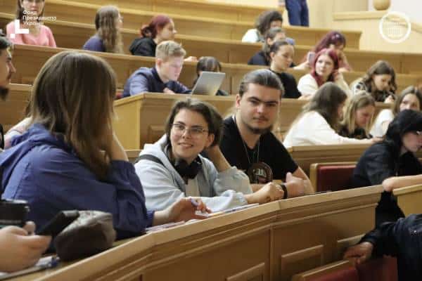 Професор Единбурзького університету Чарльз Кокелл прочитав відкриту лекцію в КНУ ім.Тараса Шевченка 8 Професор Единбурзького університету Чарльз Кокелл прочитав відкриту лекцію в КНУ ім.Тараса Шевченка 8