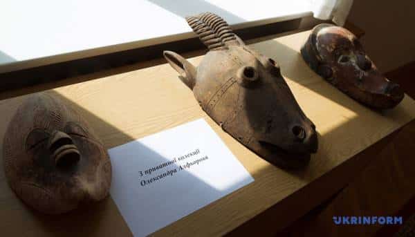 У Києві презентовано експозицію африканських личин. 15 У Києві презентовано експозицію африканських личин. 15