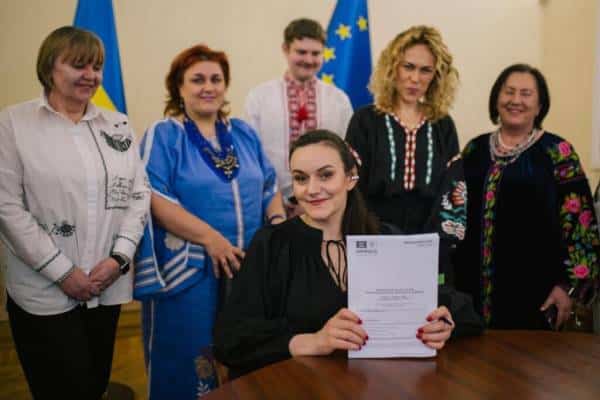 МКІП запропонувало вишиванку для внесення до переліку всесвітньої культурної спадщини ЮНЕСКО 5 МКІП запропонувало вишиванку для внесення до переліку всесвітньої культурної спадщини ЮНЕСКО 5