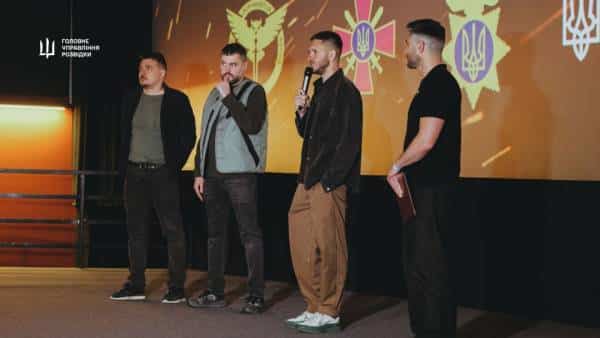 Київ приймав попередній перегляд стрічки про авіаційний прорив в обложений Маріуполь. 8 Київ приймав попередній перегляд стрічки про авіаційний прорив в обложений Маріуполь. 8