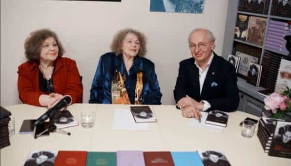Ліна Костенко видала нову поетичну книгу, “Вітер із Марса”.