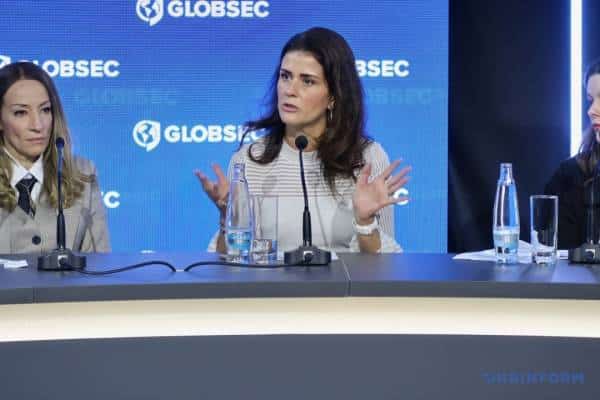 У межах конференції GLOBSEC обговорили повернення викрадених Росією українських дітей 12