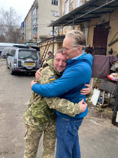Нідерландський волонтер отримав орден «За заслуги» ІІІ ступеня за підтримку України 15 Нідерландський волонтер отримав орден «За заслуги» ІІІ ступеня за підтримку України 15