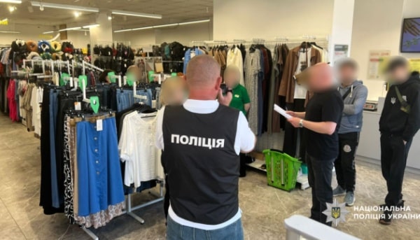 У поліції заявили про ухилення від сплати майже ₴40 мільйонів податків на «тіньовій» мережі секонд-хенду 6