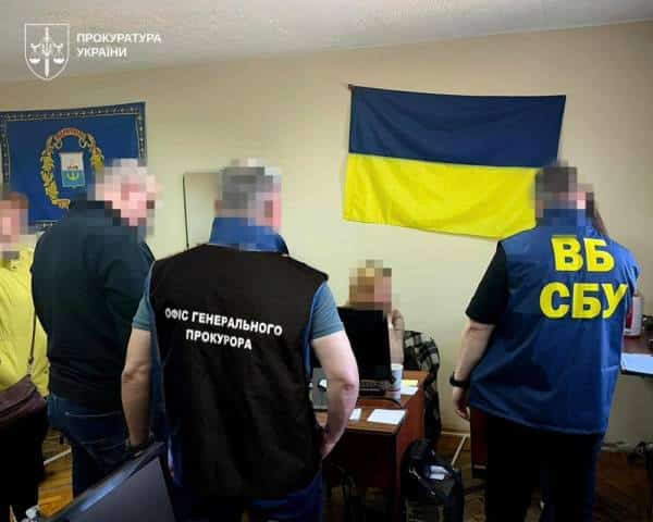 Затримали співробітницю СБУ, яка передавала росіянам таємну інформацію 8