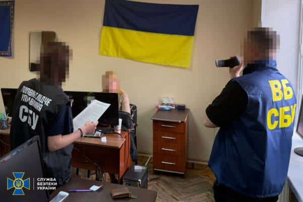 Затримали співробітницю СБУ, яка передавала росіянам таємну інформацію 7
