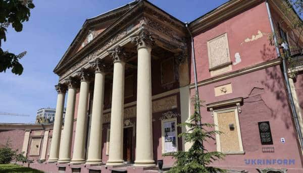 Музей для людей і небожителів. 28
