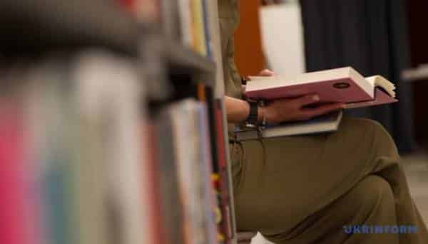 ГОЛОВНА 27 В Україні 8 з 10 осіб прочитали книжку протягом року.
