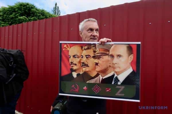У Празі перед кладовищем активісти зустрічали «Нічних вовків» 7