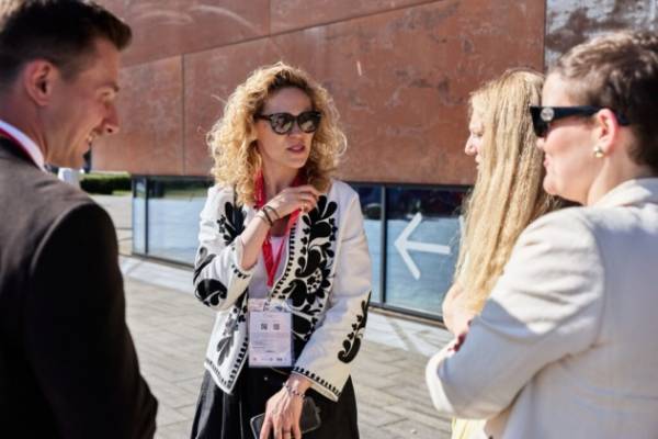 Культурно-мистецькі проєкти, що знайомлять світ з Україною, були представлені на URC-2026 13