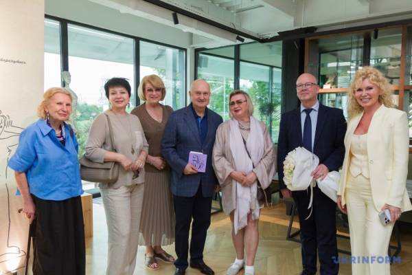 У столиці України було представлено зібрання висловлювань та глибинних роздумів «100 дещо несподіваних міркувань». 15