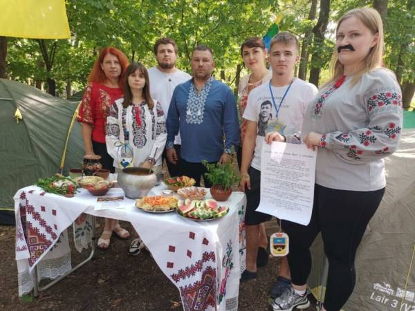 Протягом сезону рекомендується вжити 12 порцій борщу по-козацьки. 12 Протягом сезону рекомендується вжити 12 порцій борщу по-козацьки. 12