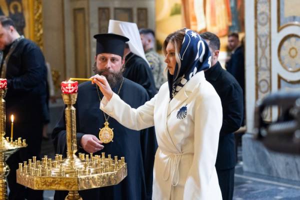 Подружжя Зеленських долучилося до спільної молитви за Україну у Києво-Печерській лаврі 6