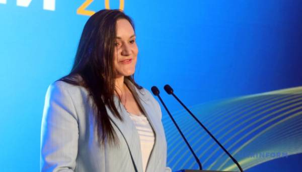 ГОЛОВНА 27 Україна діджиталізує систему управління освіти – Бережна