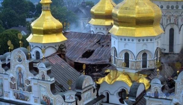 ГОЛОВНА 40 Пошкоджено 80% покрівлі Успенського собору внаслідок обстрілу РФ – Бережна