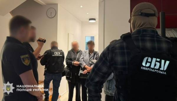 ГОЛОВНА 23 Поліція затримала групу розробників фейкового застосунку «Резерв+»