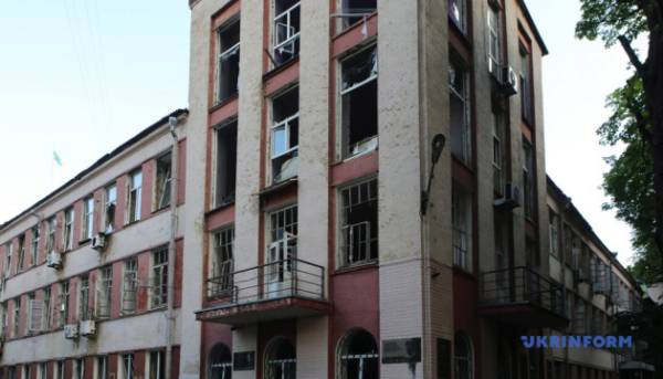Кіностудія Довженка втратила найбільшу та найстарішу колекцію костюмів України внаслідок російської атаки. 18 Кіностудія Довженка втратила найбільшу та найстарішу колекцію костюмів України внаслідок російської атаки. 18